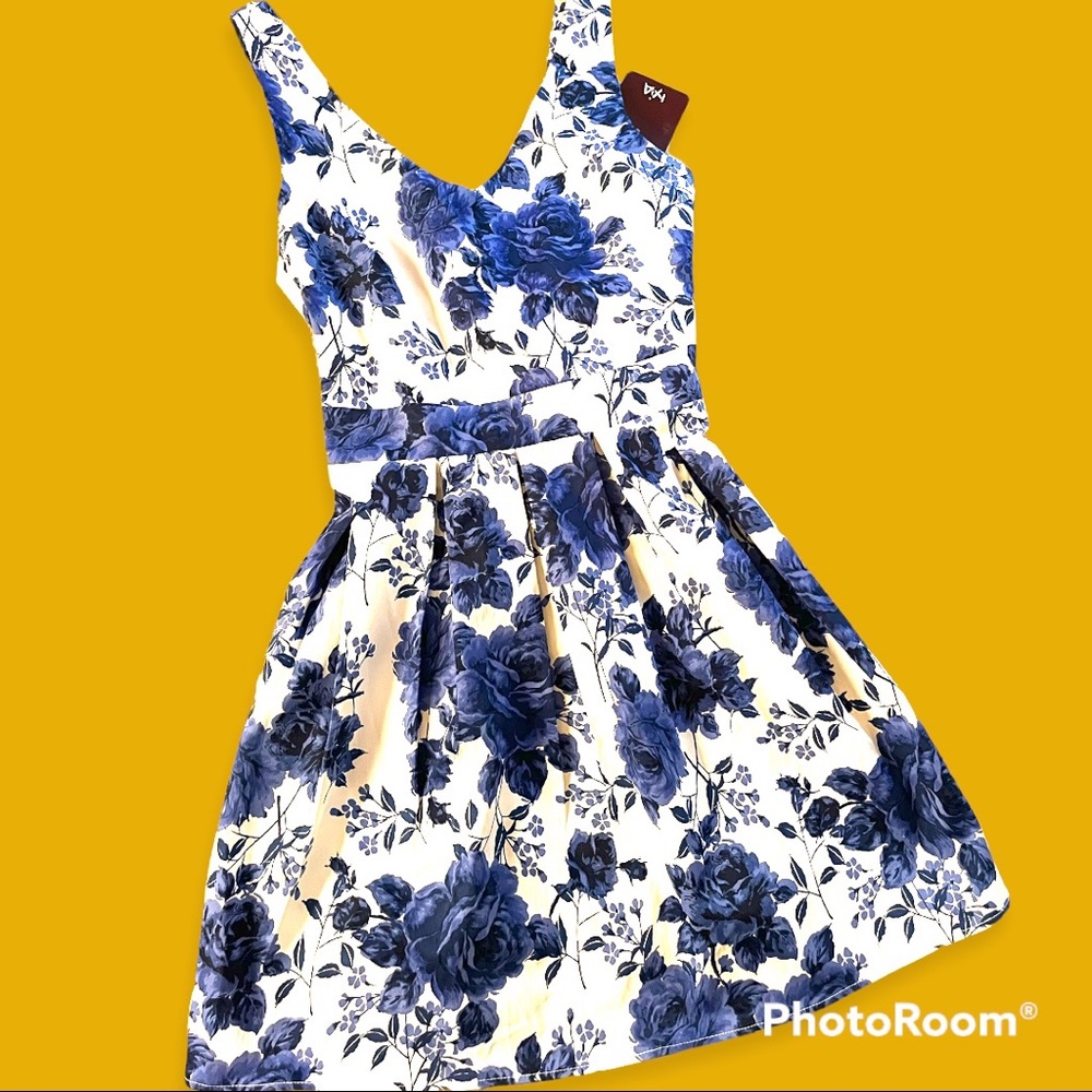 Retro Style blue and white floral dress, pleated, a-line